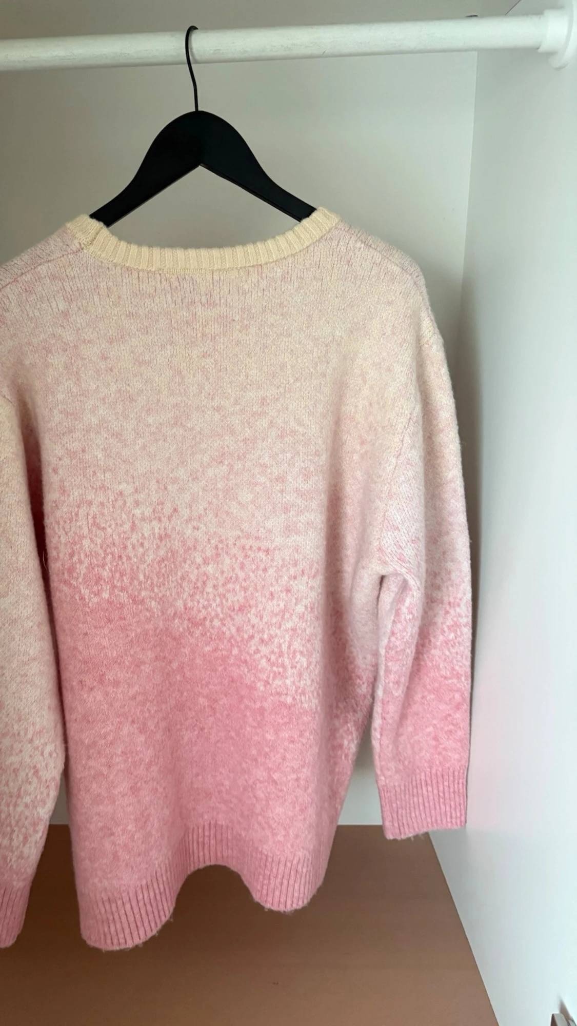 Ljusrosa stickad Corteiz tröja  - 1