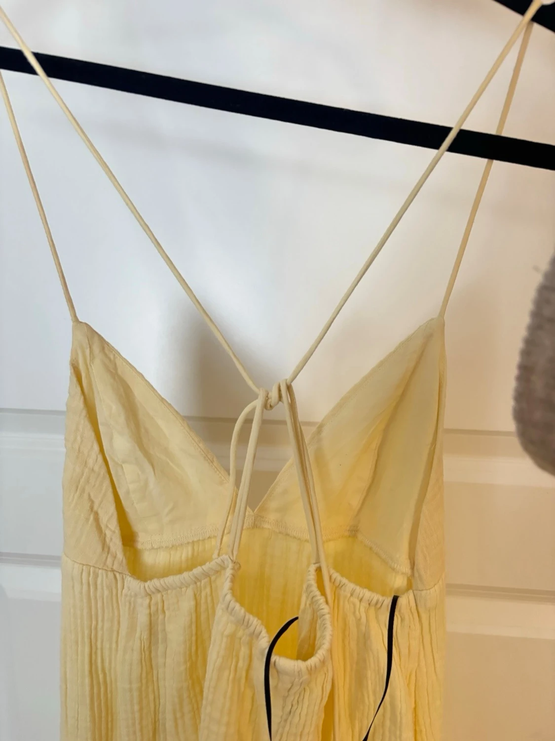 Ljusgul klänning - 1