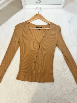 Ribbad beige kofta från Amisu XS - Jätte fin 