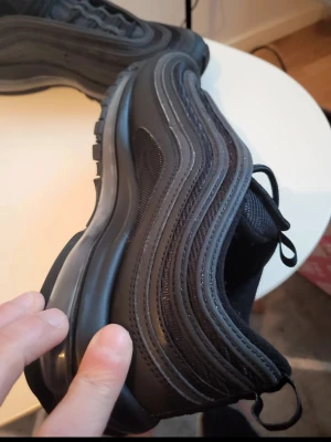 Fina skor i nyskick  - Ett par orginal skor från Nike I nytt skick, använt typ 3 gånger. Storlek 40,5