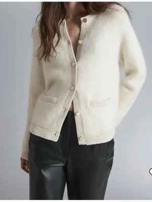 Other stories kofta - Jätte cozy kofta i mohair från other stories! Den säljs inte längre. Knappen längst ner har tyvär ramlat av!🥰