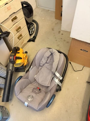 Babyskydd av märket Maxi:cosi - Babyskydd som inte längre används som jag vill bli av med 