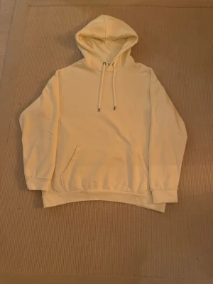 Yourturn hoodie S/M  - Snygg vit hoodie från yourturn i storlek S/M