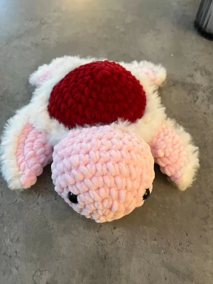 Virkad sköldpadda - Rosa och röd sköldpadda med fluff