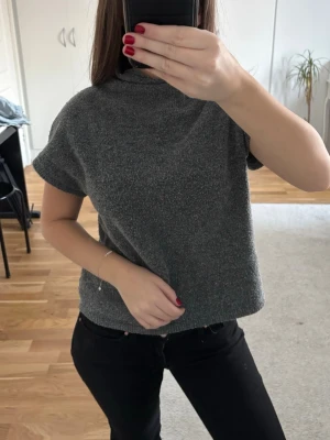 Stickad tröja från Lindex - Lite nopprig, annars fint skick. Storlek S från Lindex.