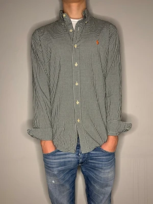 Ralph Lauren Skjorta - Ralph Lauren Skjorta| Storlek: S| Modellen är 177 cm| Skick: 10/10 aldrig använd!| Pris: 349kr| Priset går alltid att diskutera😊