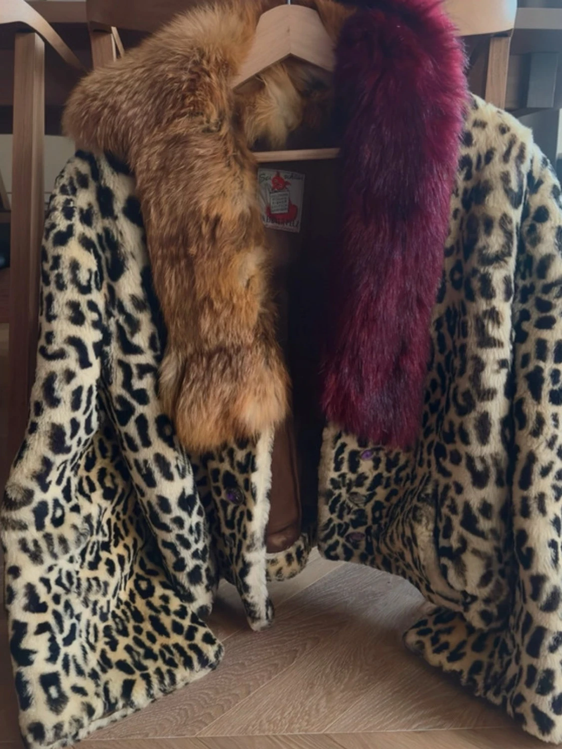 Leopardmönstrad pälsjacka med krage