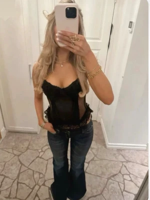 Super snygg korsett topp  - Super snygg korsett topp i storlek S. Skulle även passa Xs. Vintage från h&m som inte säljs längre så svår att få tag på. 