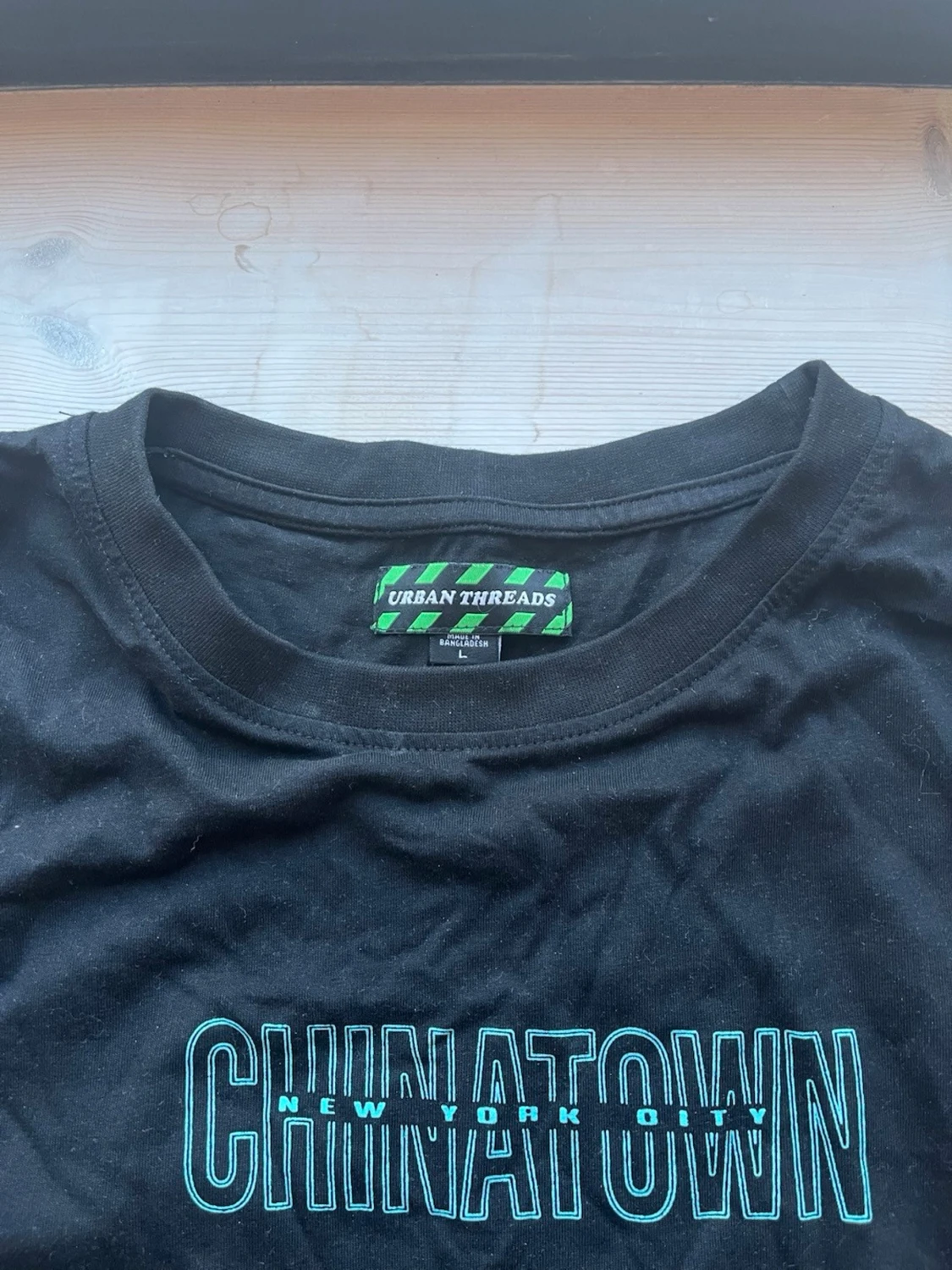 Svart t-shirt Urban Threads strl L med ryggtryck - 1