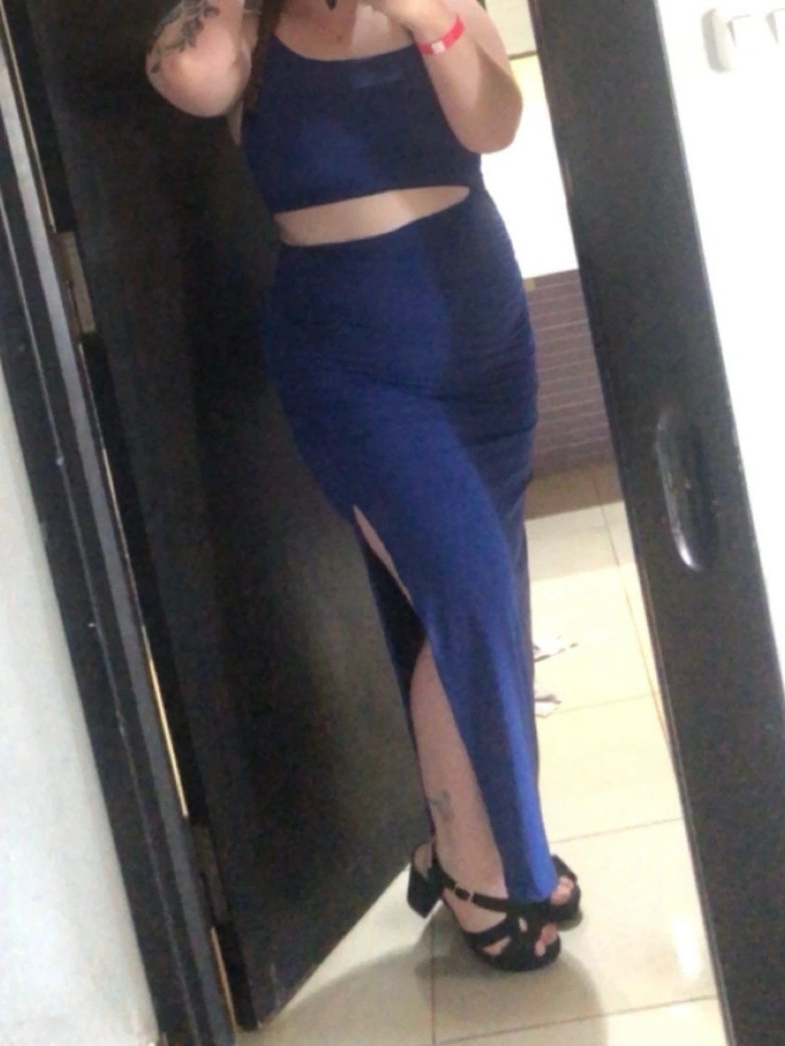 Marinblå långklänning med slits