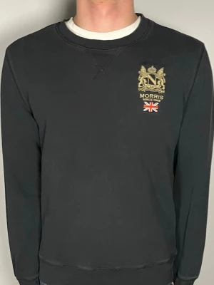 Morris tröja - Säljer en riktigt snygg och trendig Morris tröja i fint skick, storlek M, vid frågor är det bara att skriva //Gramenti