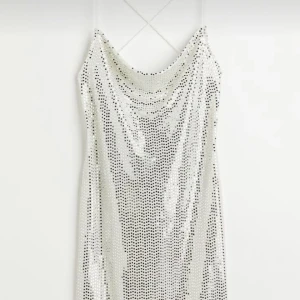 festklänning öppen rygg - Perfekt för fest eller nyår! Säljer då jag rensar ut min garderob💕 Nyskick!