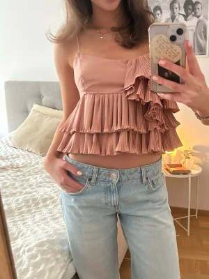 Topp zara - Super fin topp från Zara. Passar xs-s. Perfekt till fest🤍