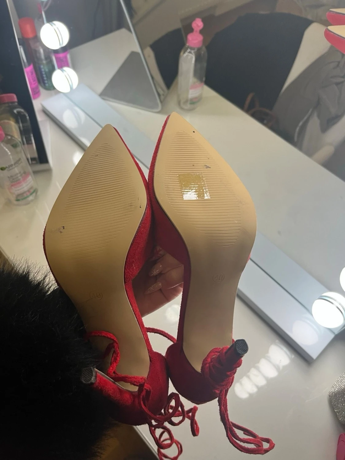 Röda spetsiga pumps med snörning - 2