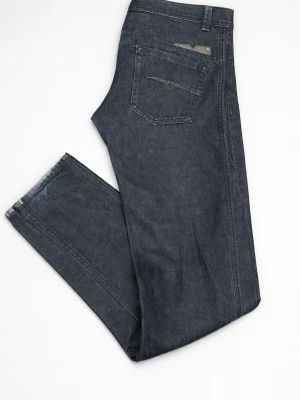 Vintage diesel jeans - Tja, säljer nu ett par riktigt snygga vintage diesel jeans🤩 Skicket är som nytt bara använda ett par gånger och skulle säga att det är 9/10! Storleken är W31 L34 och sitter som ett par straight jeans ska göra. Vid frågor så är det bara att höra av dig!🤝🤩