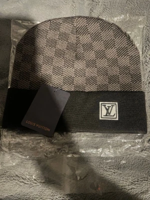 L-V - Helt ny, jättebra kvalitet.