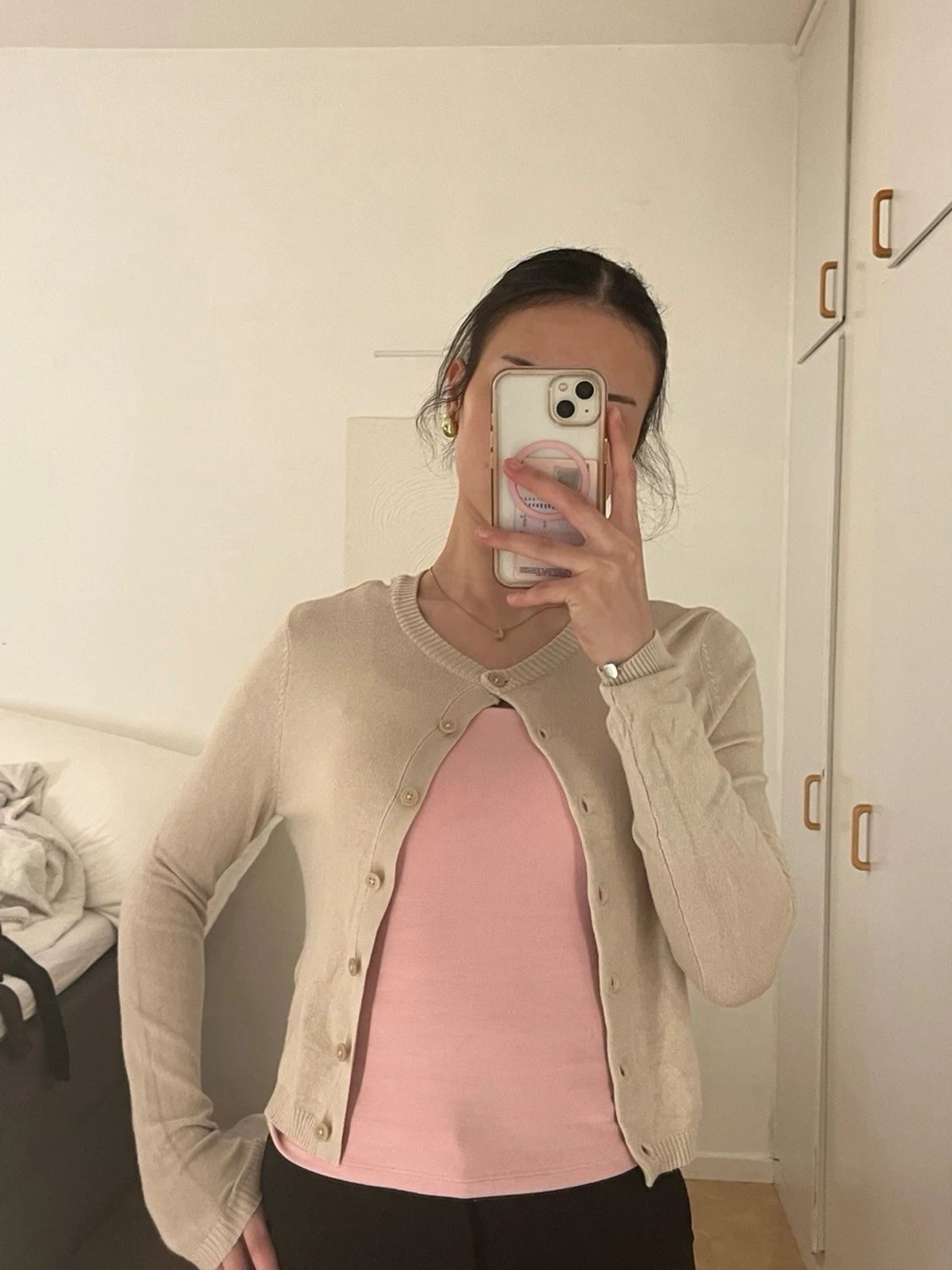 Beige kofta med rund hals - 1