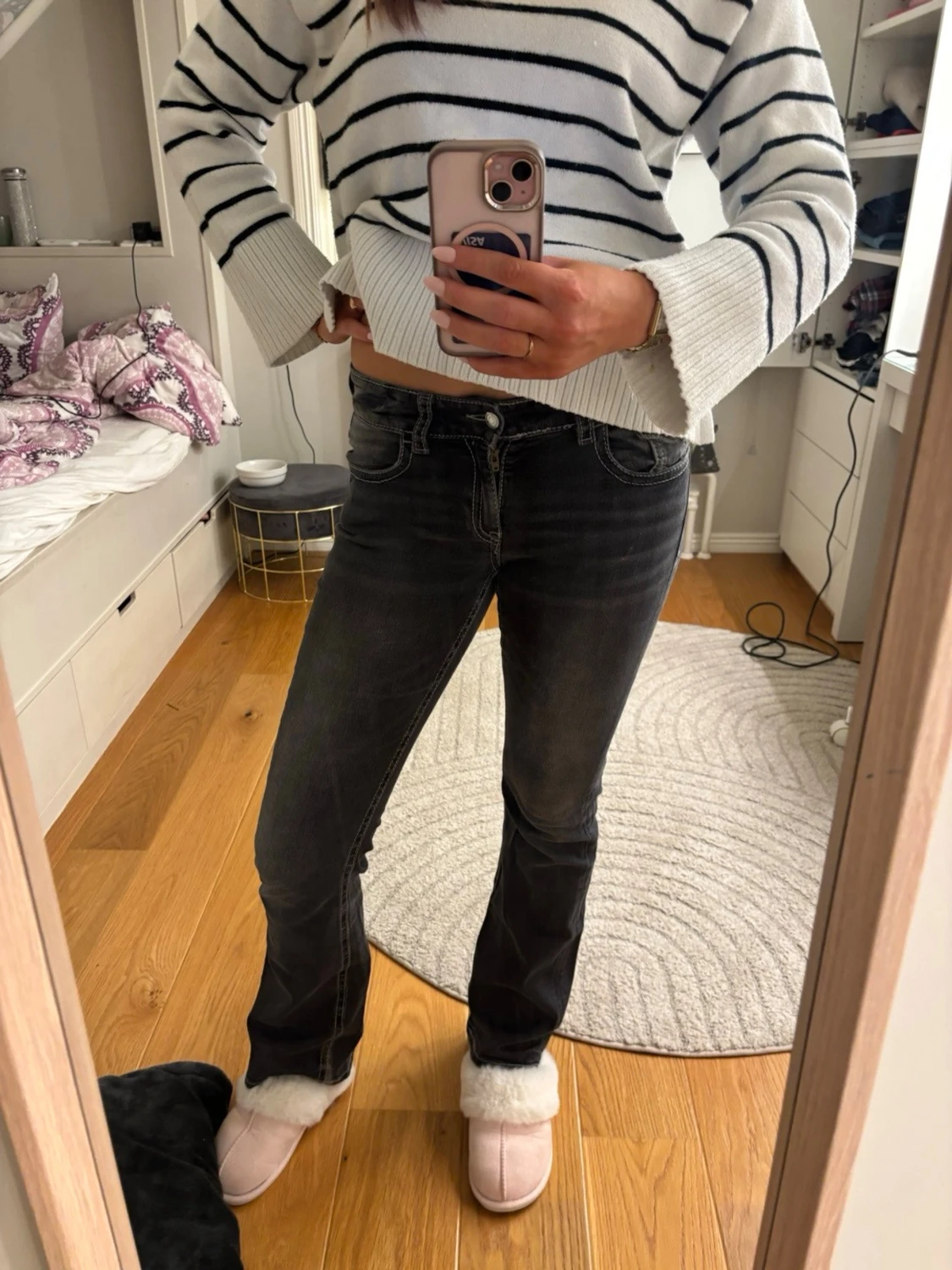 Svarta bootcut jeans med slitningar - 1