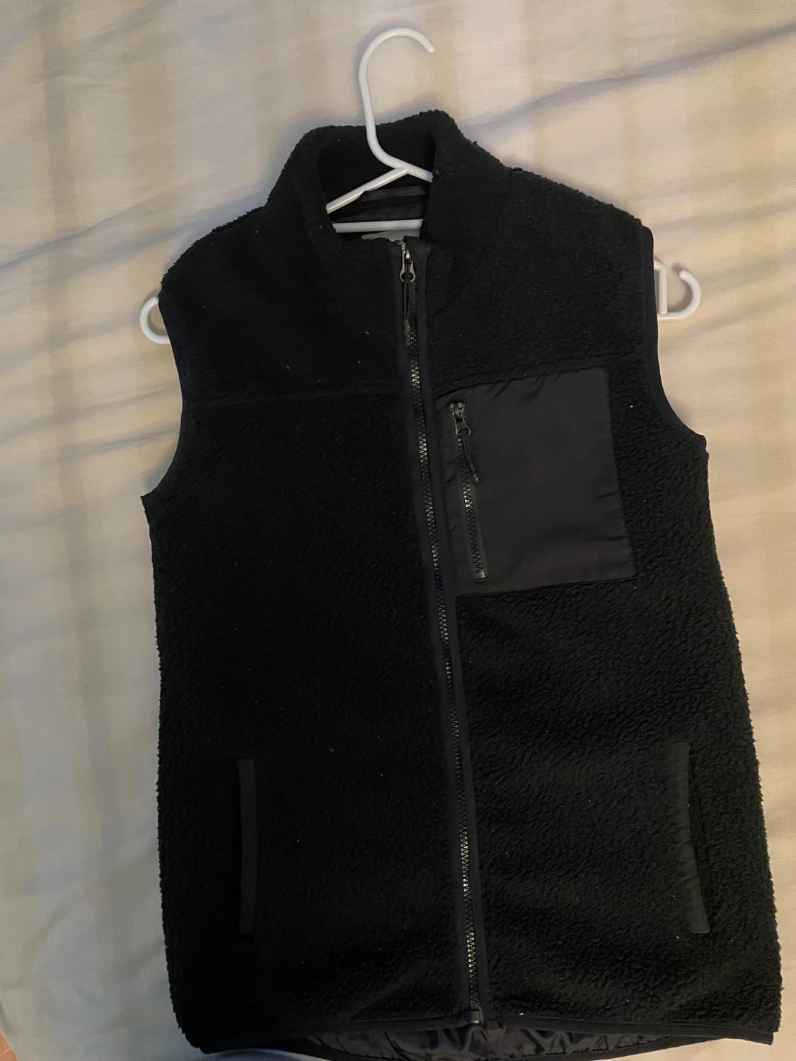 Svart fleeceväst med dragkedja - 1