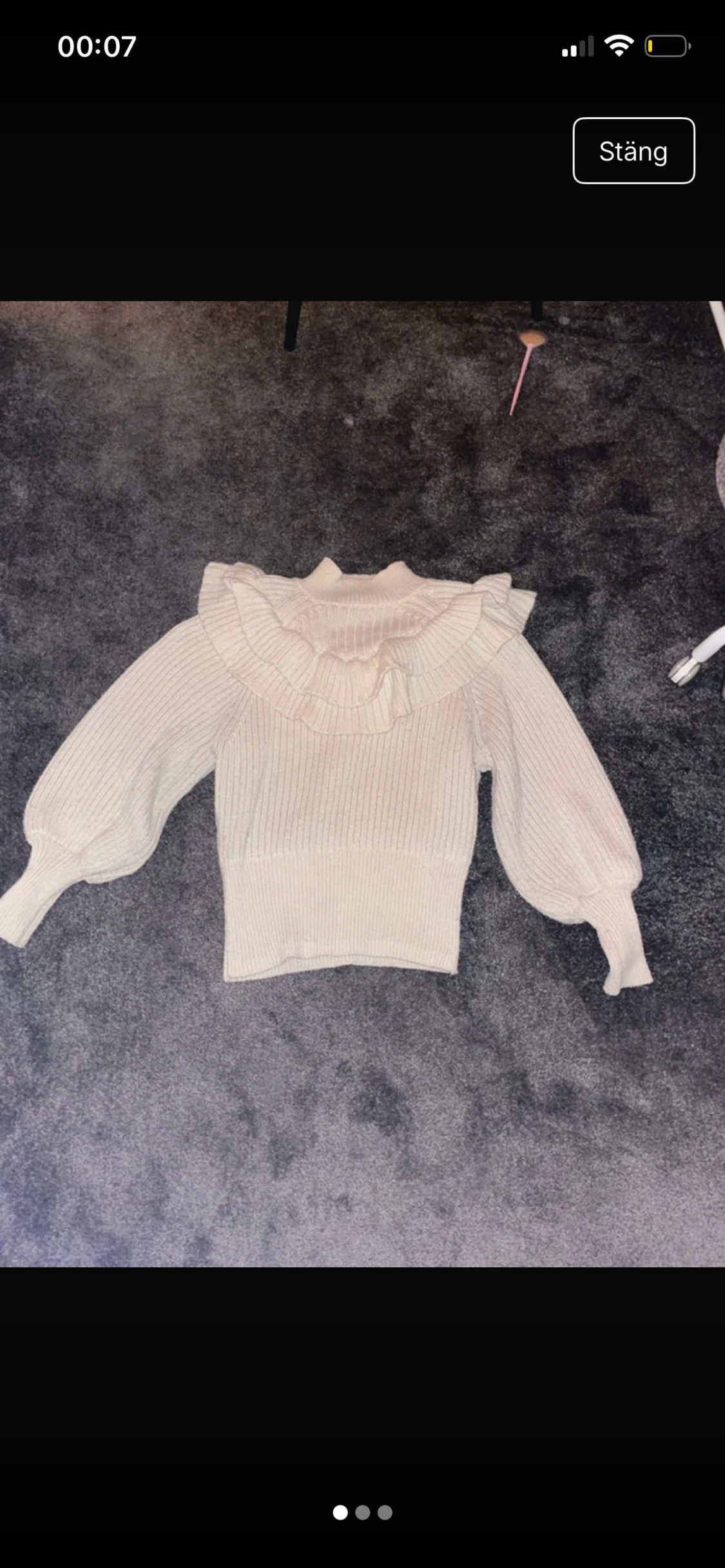 Beige stickad tröja med volang H&M