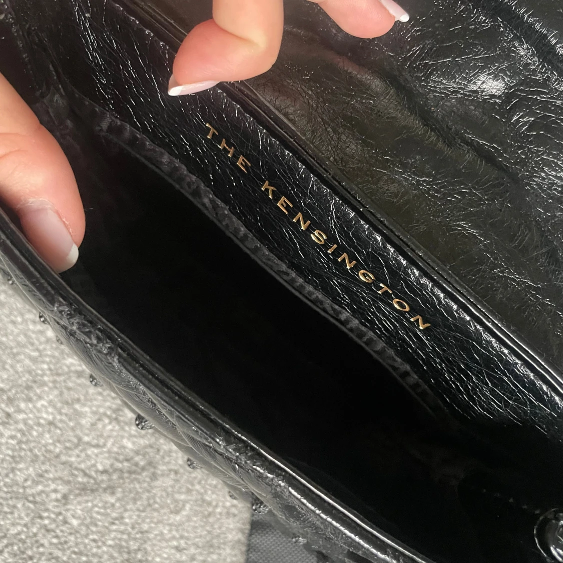 Svart quiltad axelväska från Kurt Geiger - 4