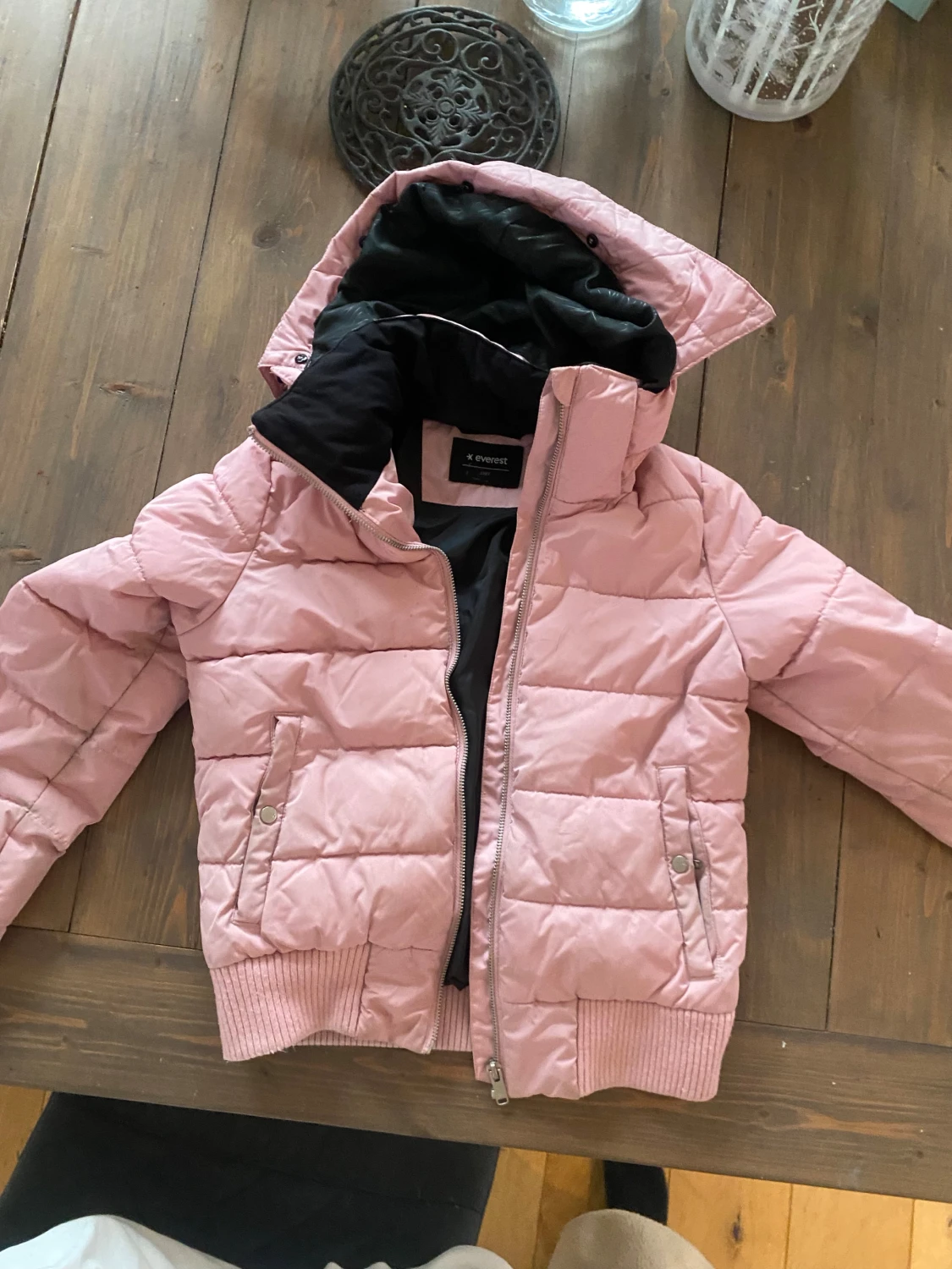 Rosa pufferjacka från Everest