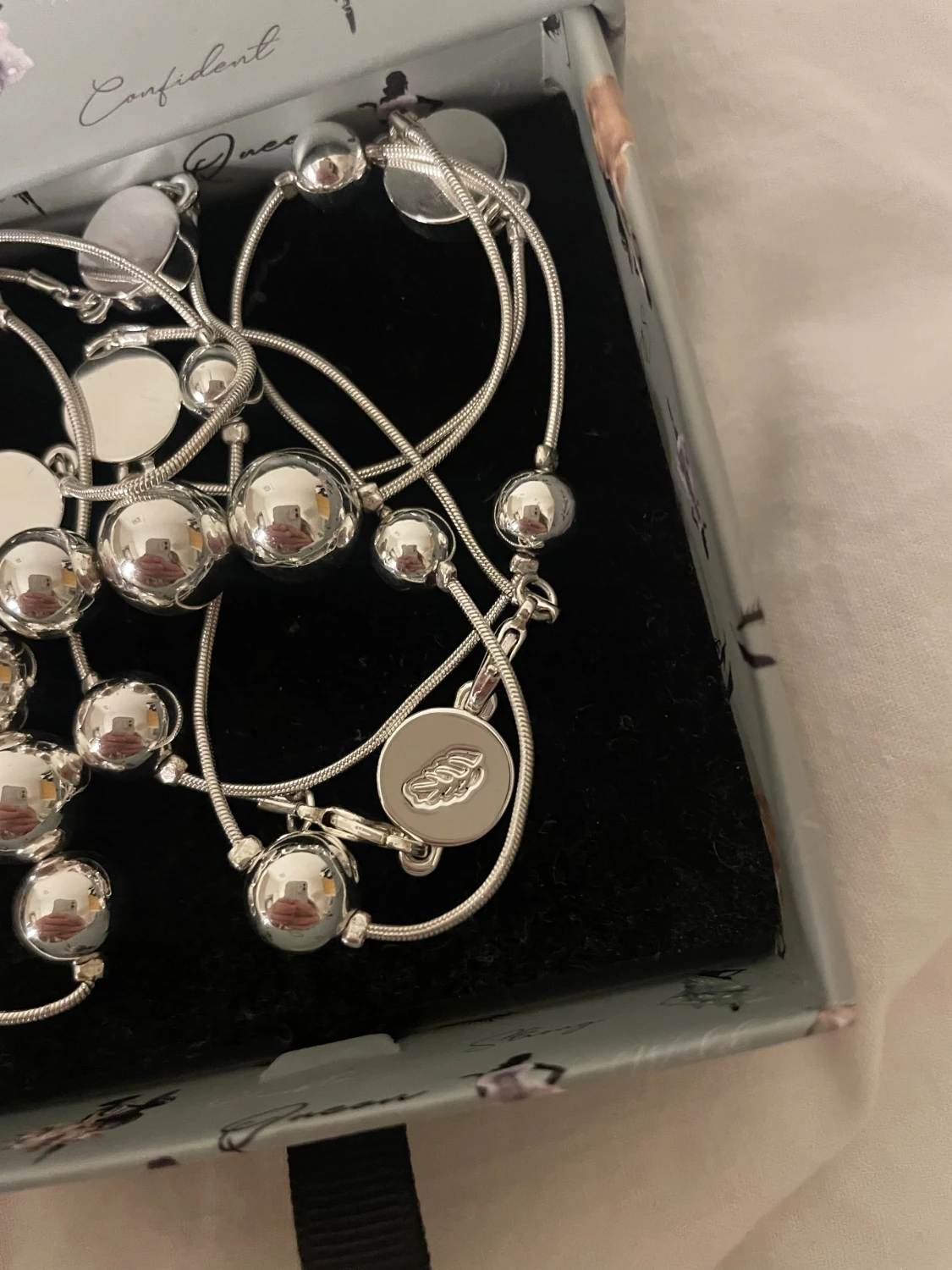 Silverfärgad IOAKU halsband med kulor - 1