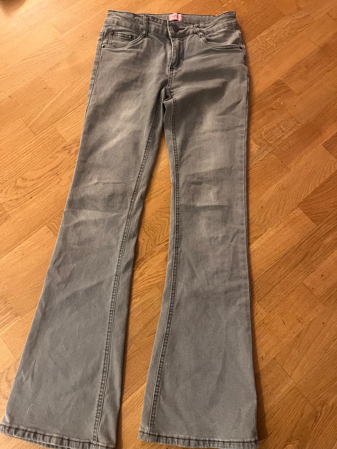 Grå bootcut jeans från D-XEL - 3