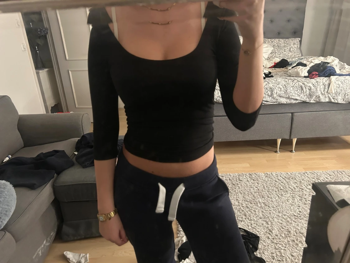 Svart croppad långärmad topp - 1