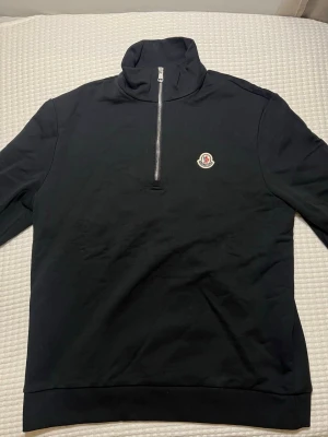 Moncler Quarter Zip Sweatshirt - Strl L. Som ny