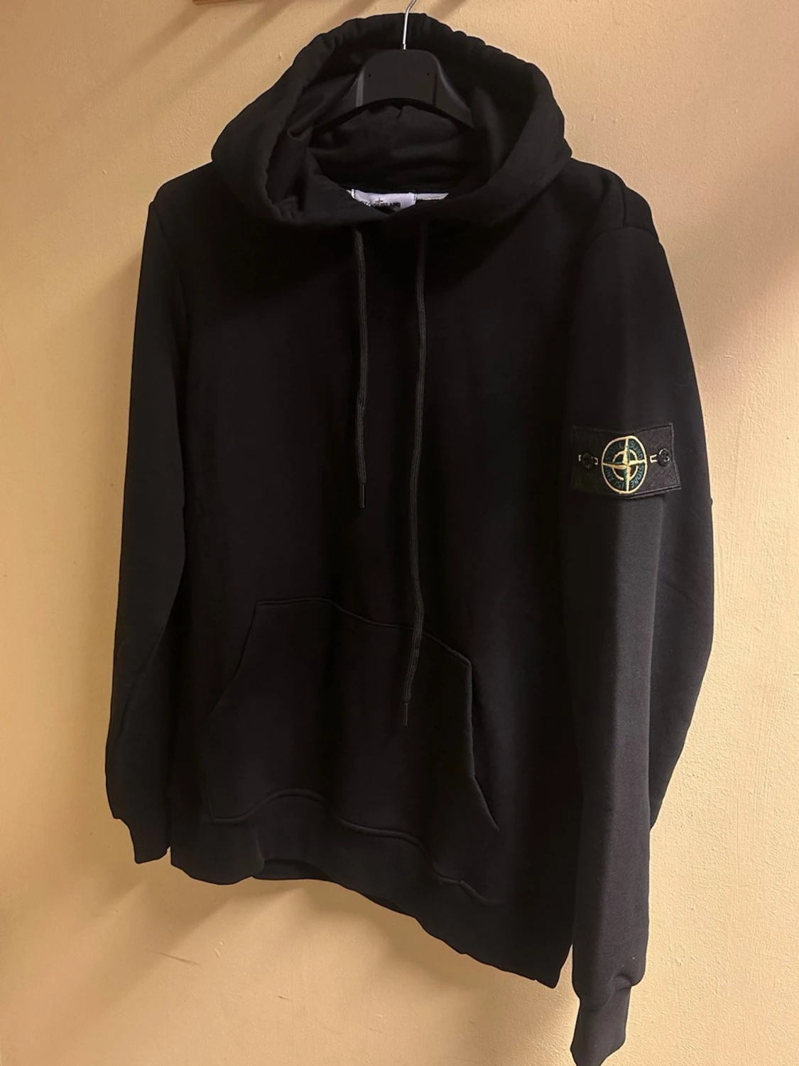 Stone Island svart hoodie. 