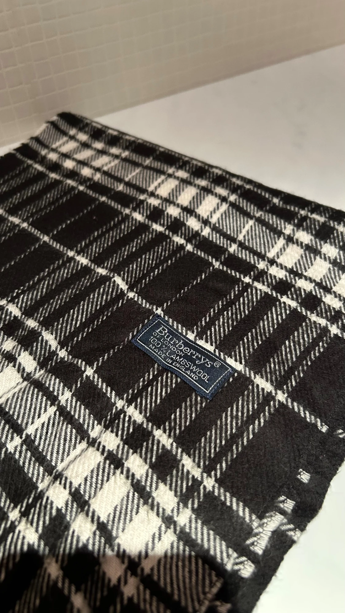 Svartvit rutig ullväst från Burberrys - 1