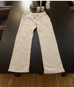 Russemerch byxor  - Jag säljer dem här Russemerch byxorna för att dem passar inte så bra på mig. Nästan helt nya ( har andvänts typ 2 gånger). 