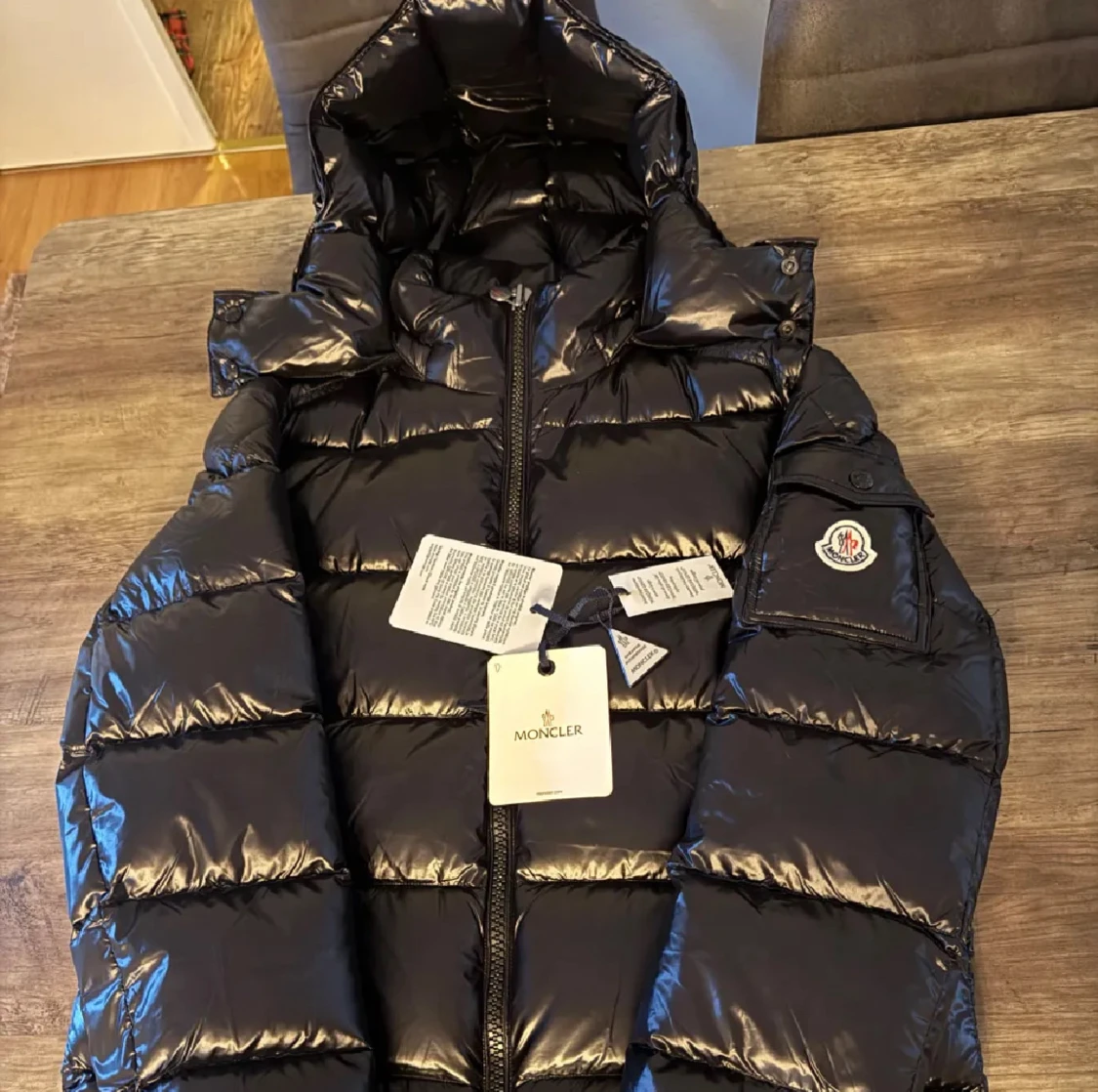 Svart pufferjacka från Moncler