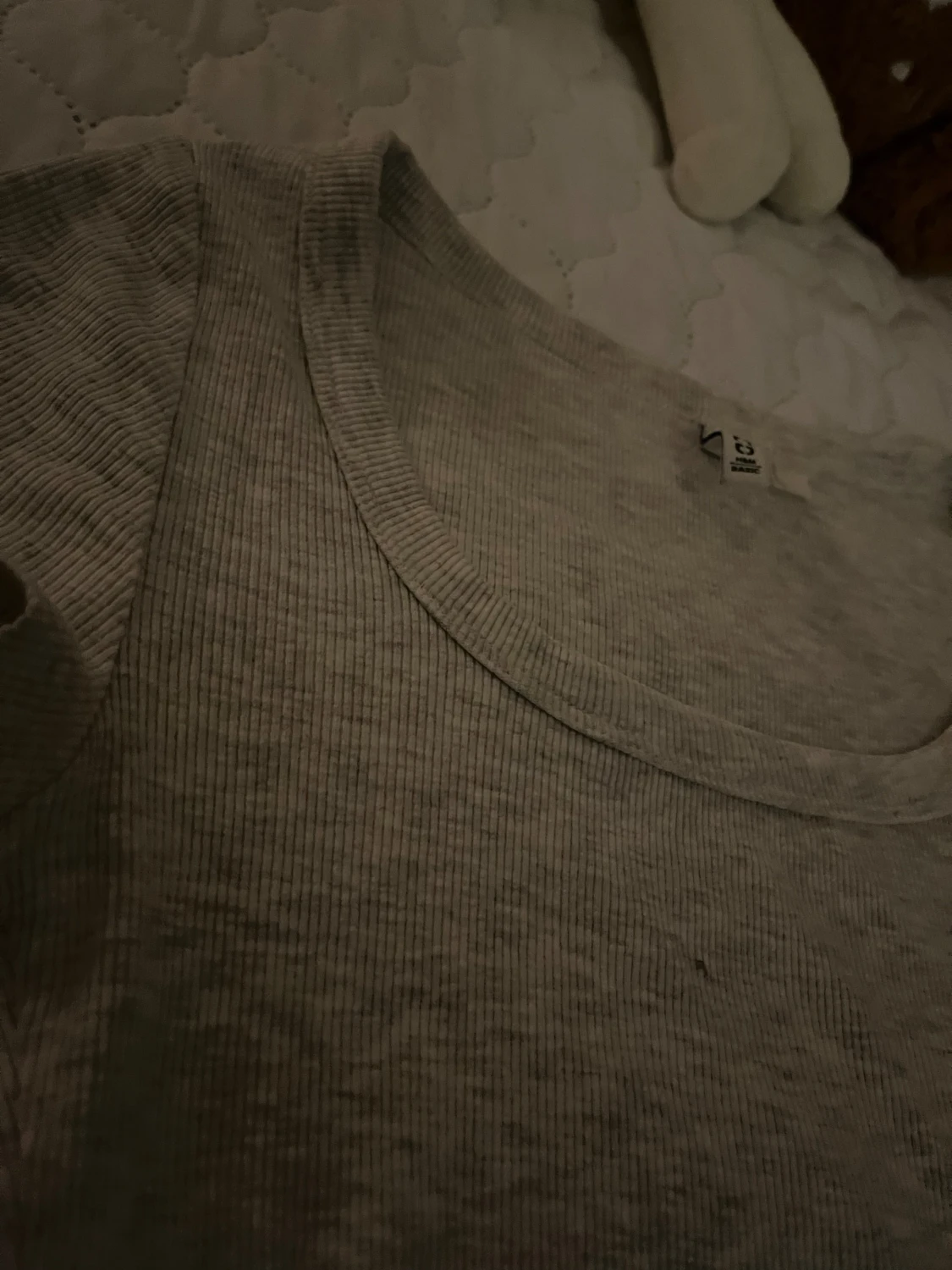 Grå ribbad croppad topp  - 1