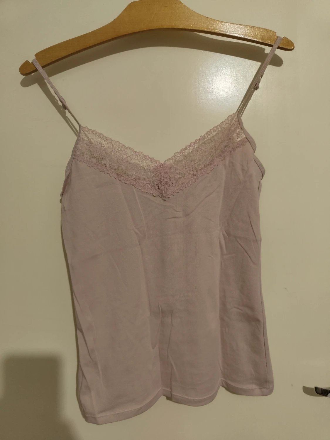 Ljusrosa linnetopp med spets - 1