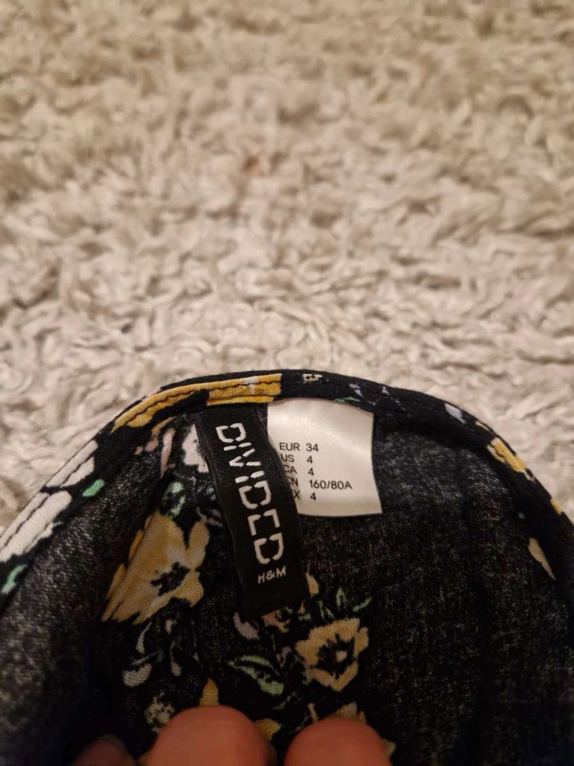 Svart blommig linnetopp från H&M Divided - 2