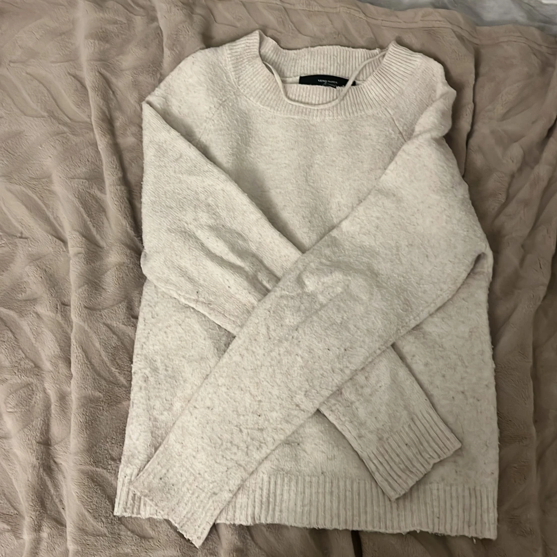 Stickad beige tröja från vero Moda