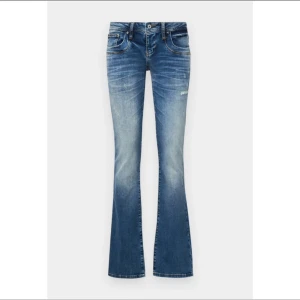 Bootcut jeans ltb Valerie - Säljer mina lågmindjade ltb jeans som är slutsålda i denna storlek💕 dom är knappt använda och ser helt nya ut💗