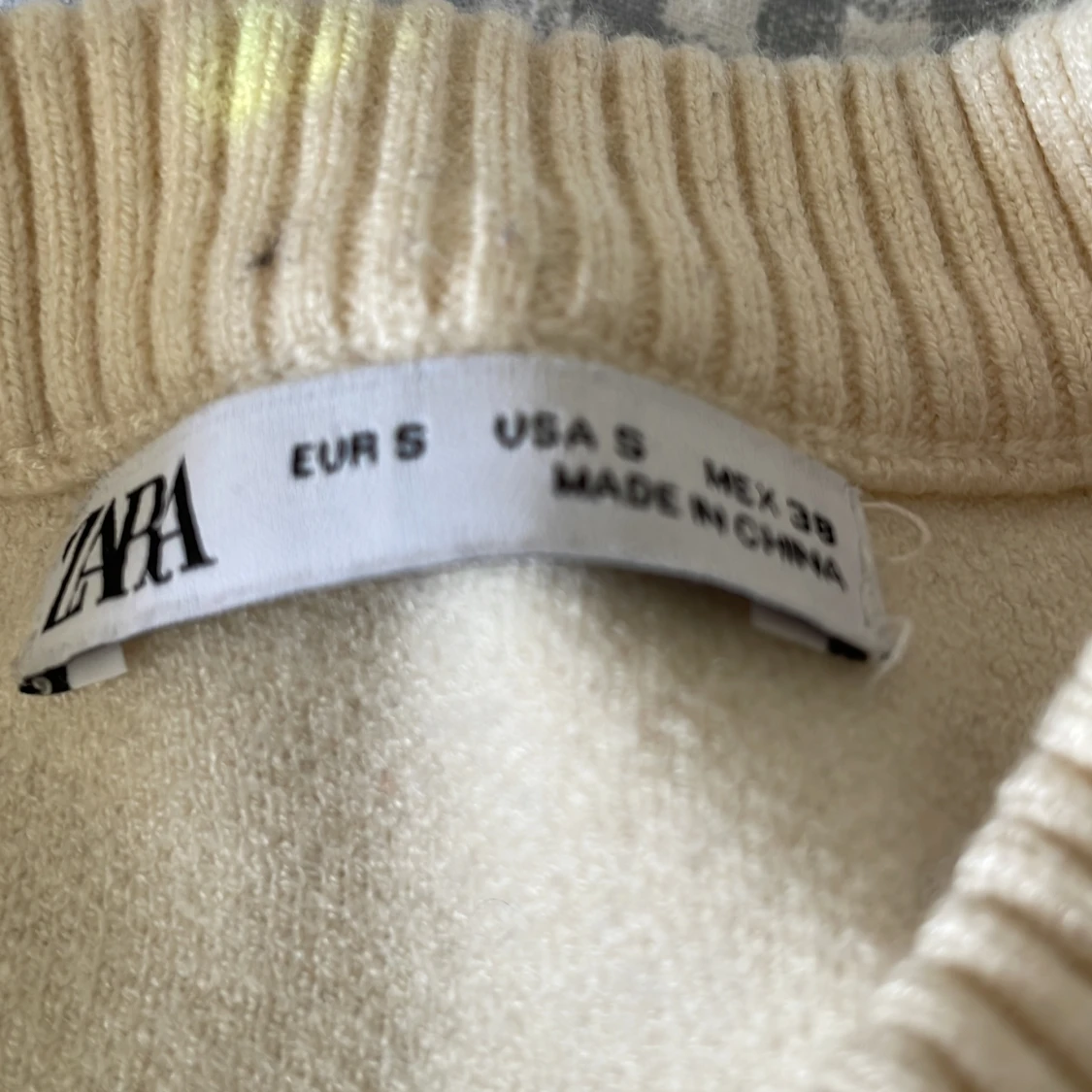 Beige stickad tröja från Zara - 1