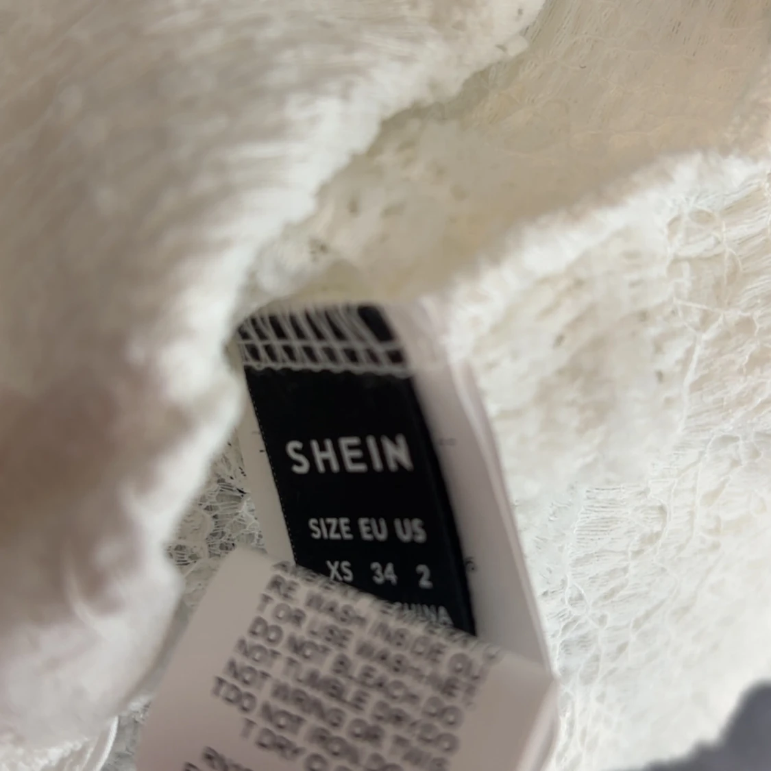 Vit spetsblus med knyt från SHEIN - 1