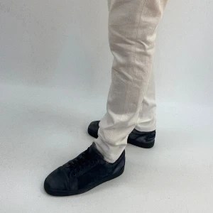 Blåa Louboutin skor utan spikar  - Snygga blåa Louboutin skor med sjukt bra skick knappt använda mer än 5 gånger 