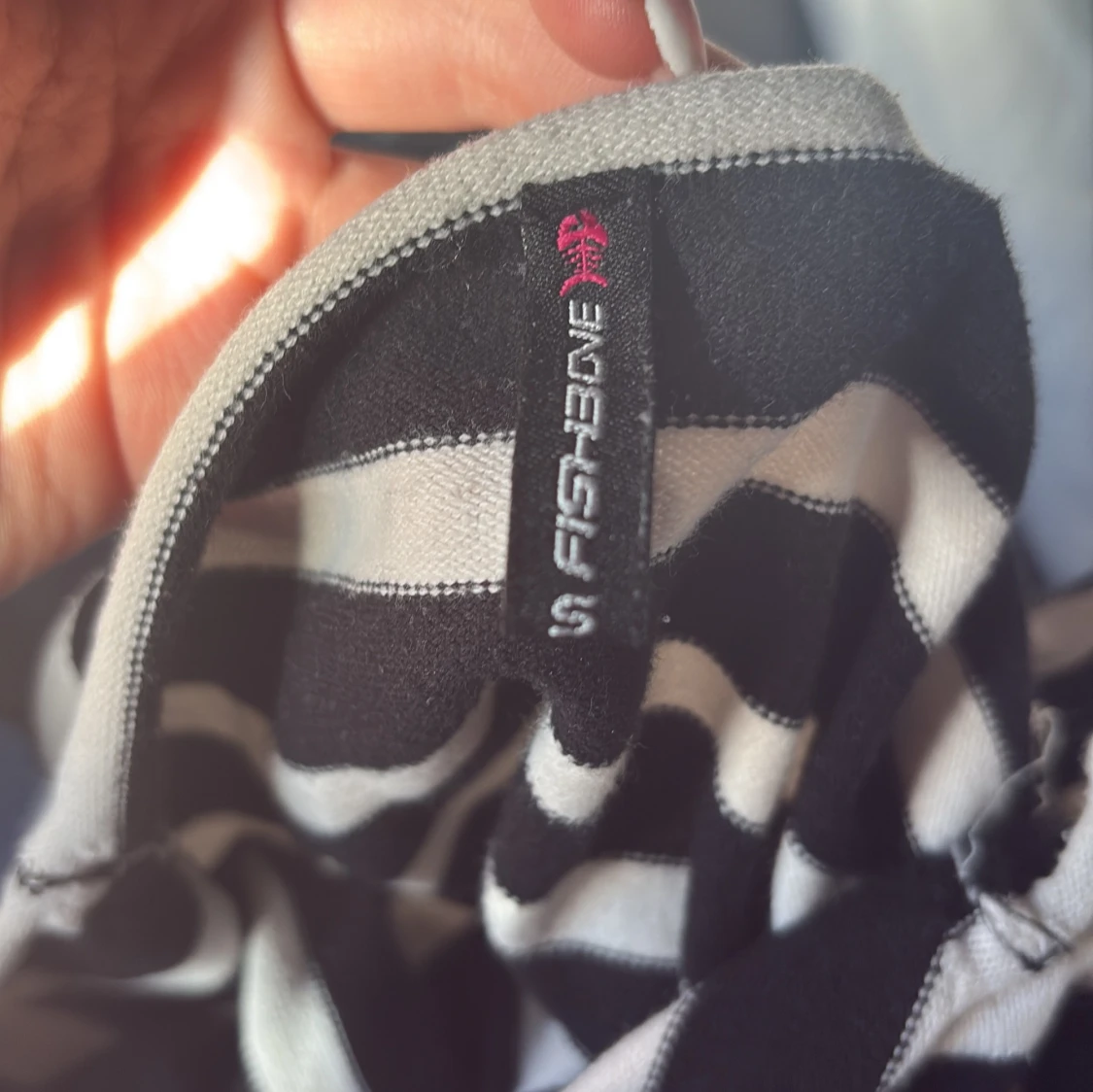 Randig svartvit tröja - 2