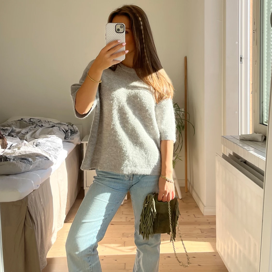 Ljusgrå stickad tröja med halvärm - 1