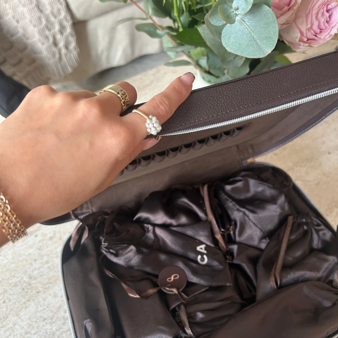 Brun necessär från CAIA i skinnimitation - 2