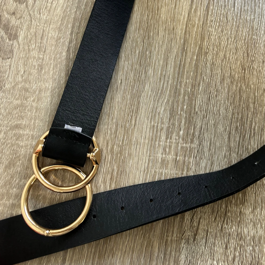 Svart bälte med dubbla guldringar - 1