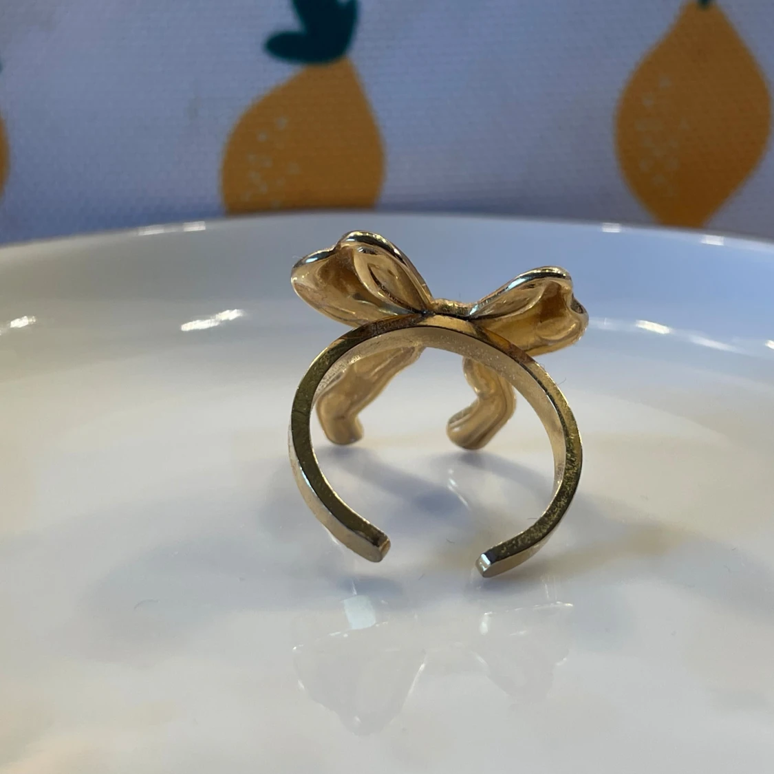 Guldig ring med rosett - 2