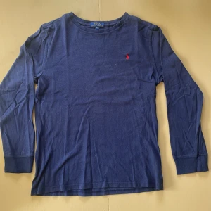 Långärmad tunn tröja  - Mörkblå. Storlek L, 14-16. 