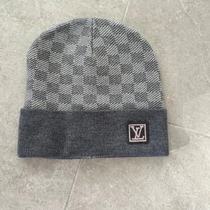 Grå mössa - Helt ny