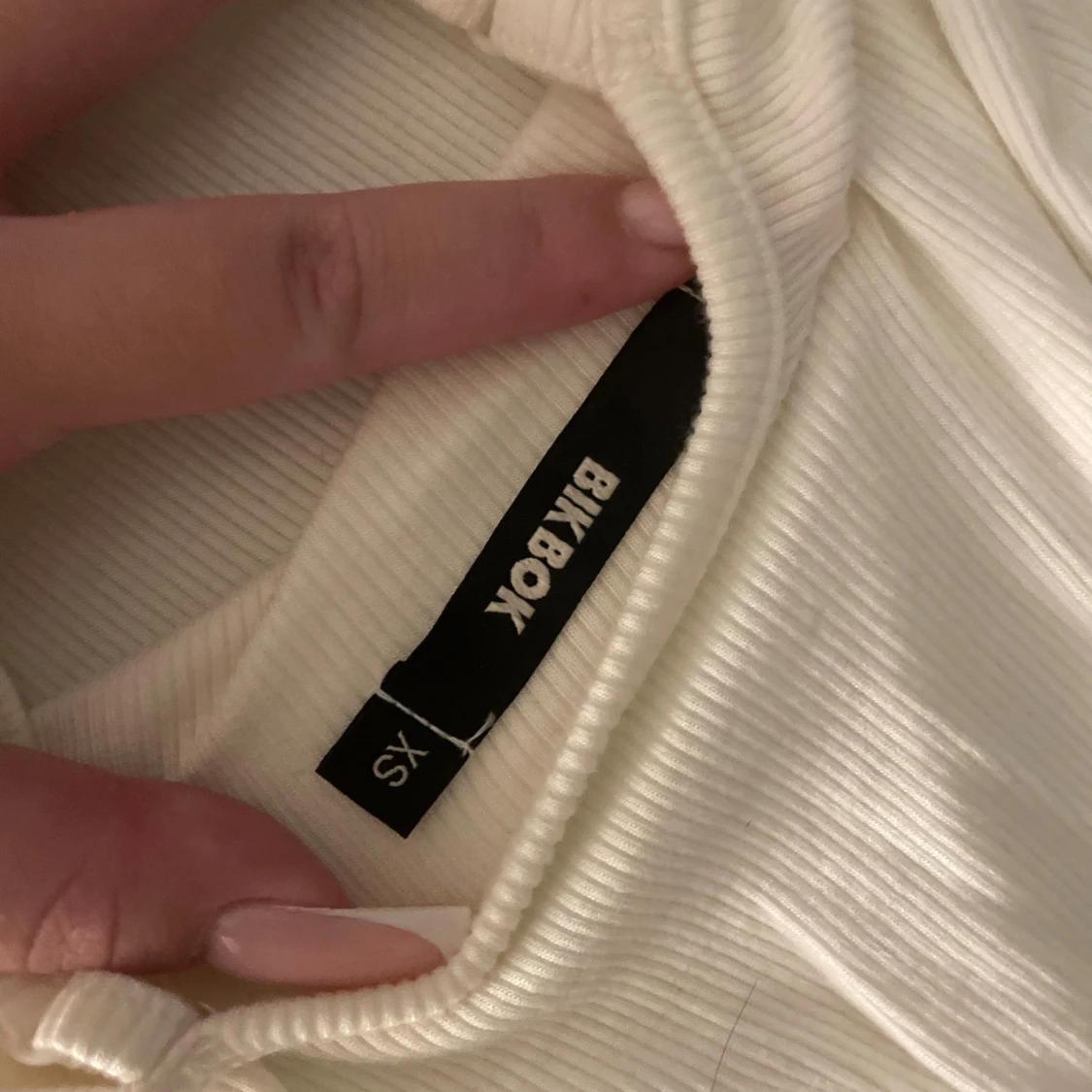 Vit ribbad bodysuit från Bik Bok - 2